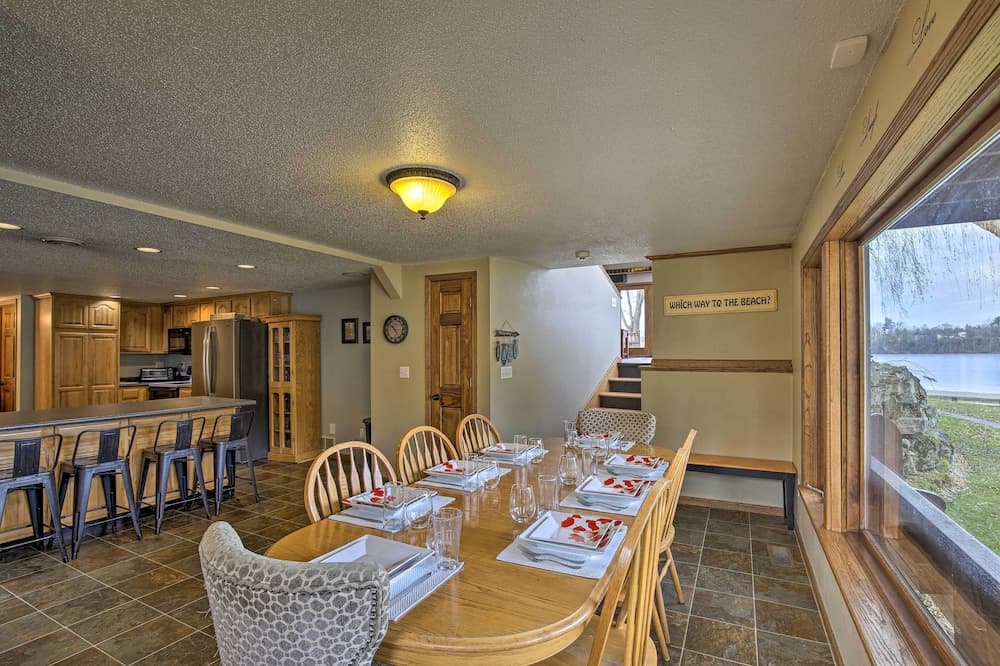 Lakefront Eau Galle Home w/ Hot Tub & Fire Pit