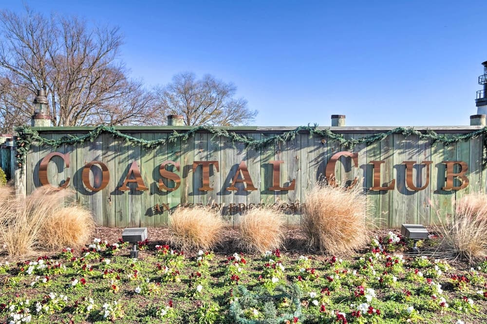 Modern Lewes Home w/ Deck, Grill + Pond View!