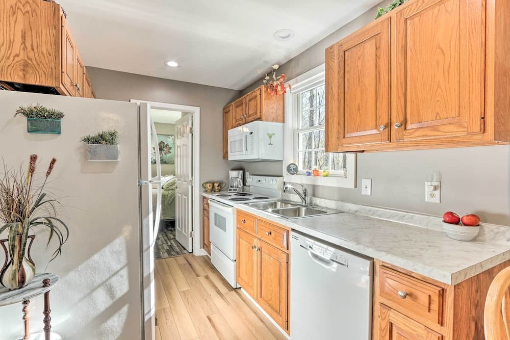 Peaceful & Secluded Knoxville Retreat w/ Deck