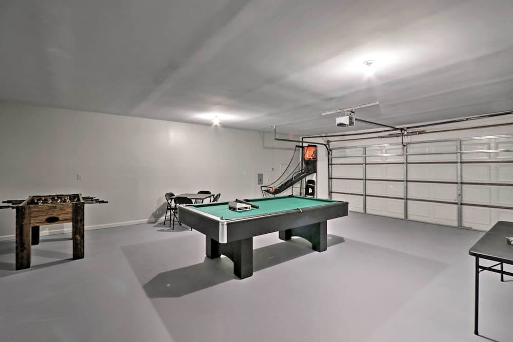 Quiet Memphis Home on 20 Acres: 10 Mi to Downtown!