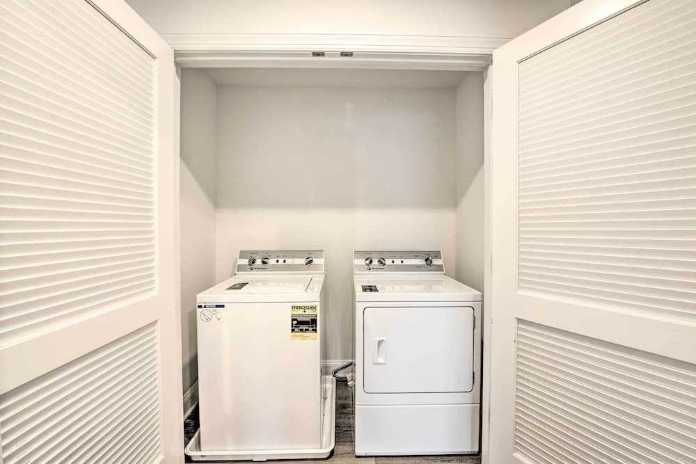 New Townhome < Half Mi to Beach!