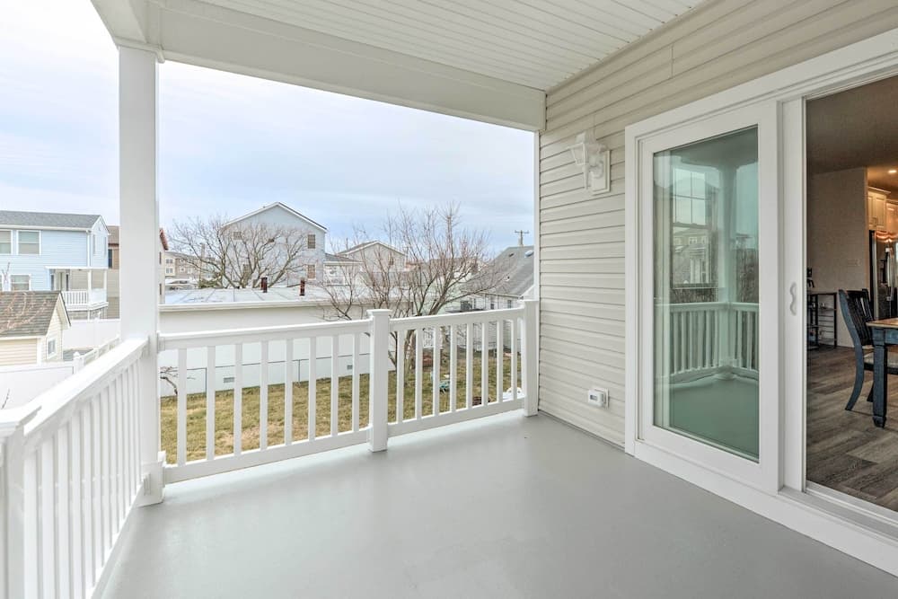 New Townhome < Half Mi to Beach!