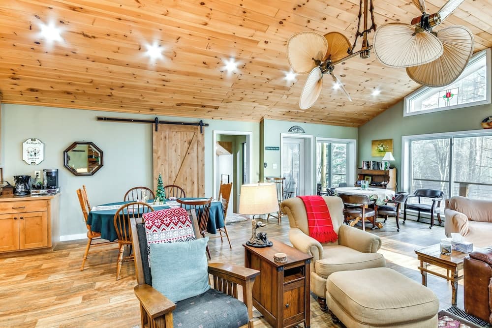 Riverfront Newland Home w/ Pool & Golf Club Access