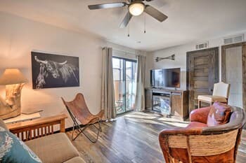 Rustic Fort Worth Getaway ~ 4 Mi to Downtown!