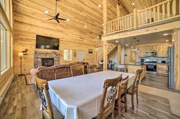 Peaceful Cabin w/ Deck ~ 40 Mi to Yellowstone