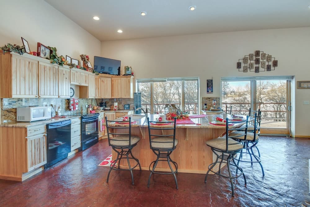 Scenic Great Falls Retreat On Missouri River!