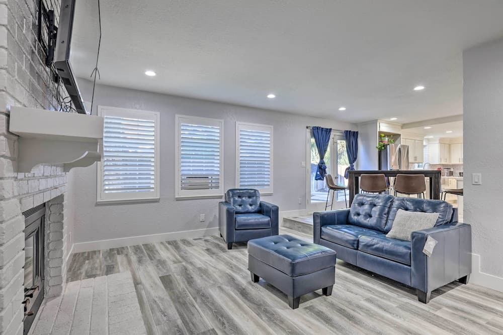 Modesto Home w/ Deck - 2 Mi to Vintage Faire Mall