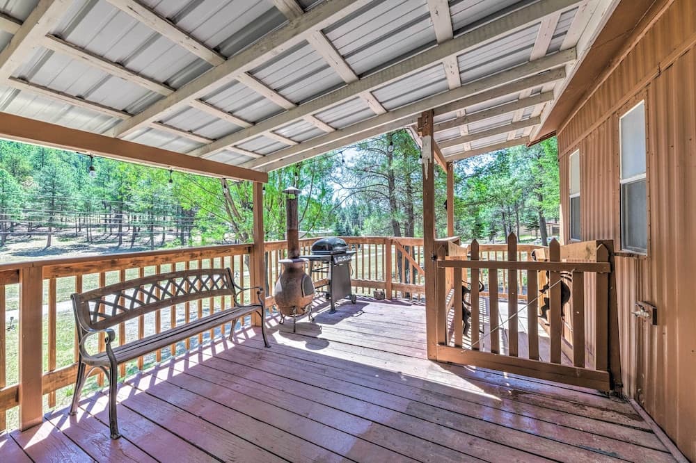 Quiet Cloudcroft Cabin w/ Porch + Gas Grill!