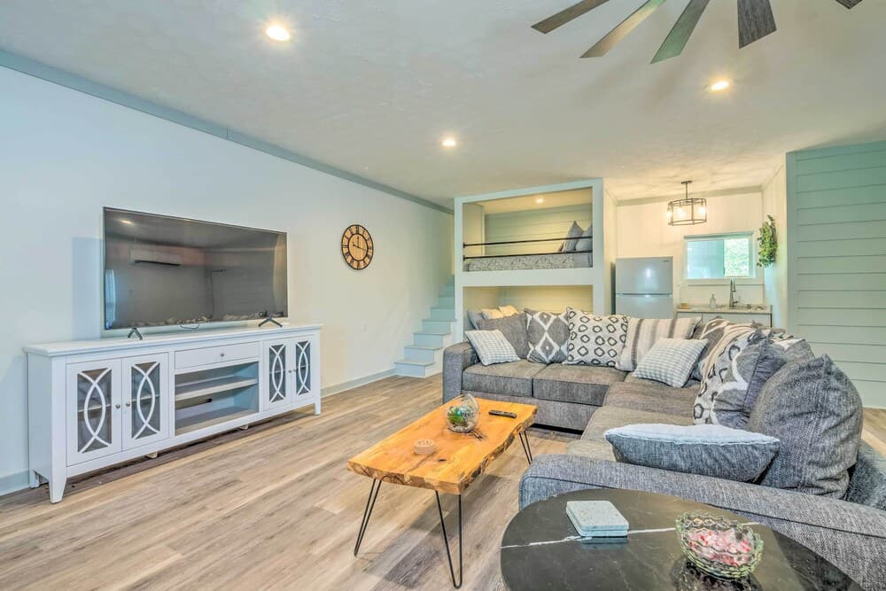 Stunning 2-building Rental - Walk to Marina!