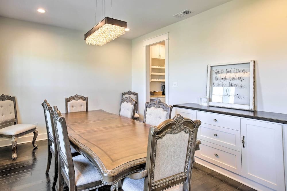 Spacious Texas Getaway w/ Fire Pit & Pond!