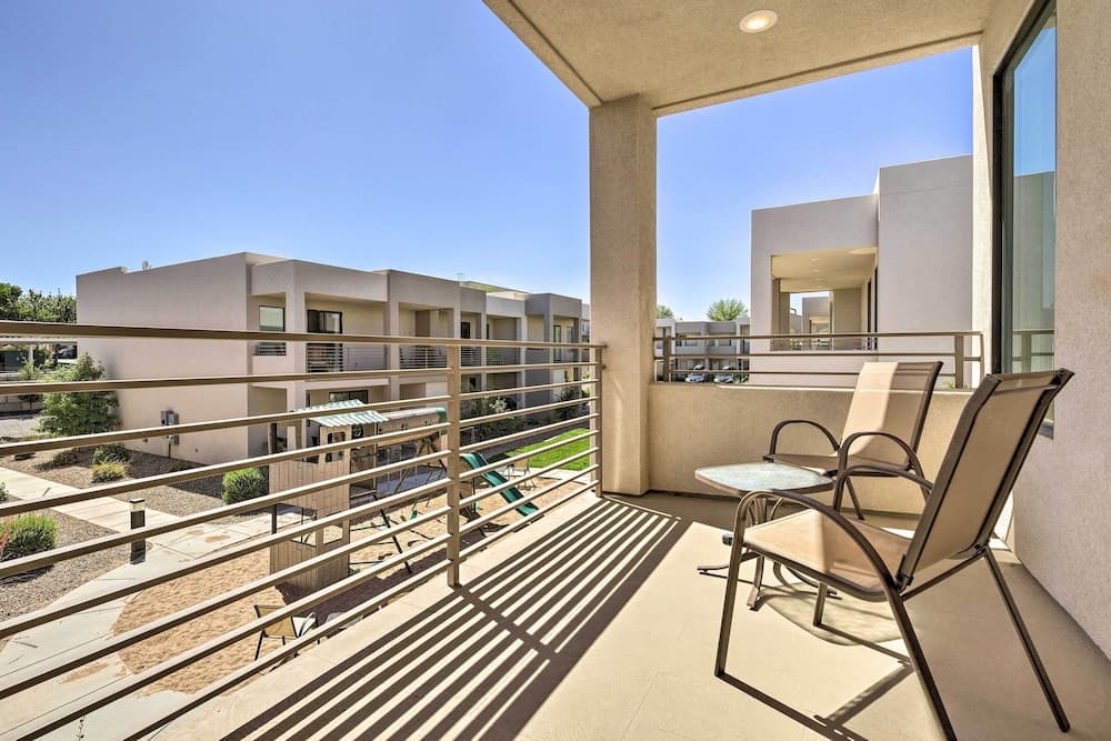 Sunny Resort Townhome + Balcony & Pool Access
