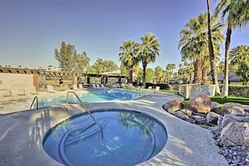 Updated Palm Springs Townhome W/pool & Golf Access