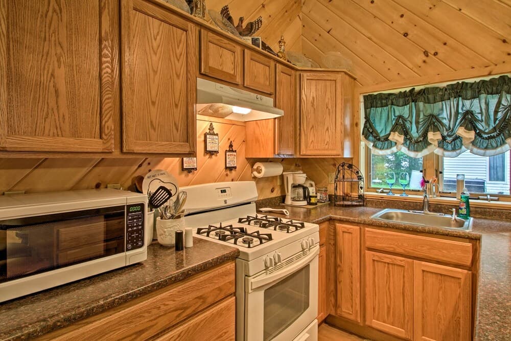 Pet-friendly Rumney Cabin on Stinson Lake!