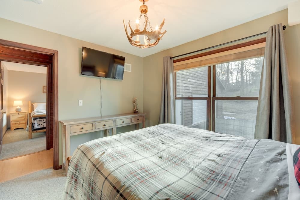 Wisconsin Cabin w/ Private Hot Tub & Deck