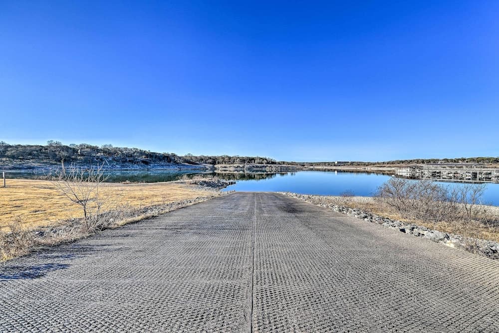 1 Mi to Belton Lake: Peaceful Temple Escape!