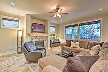 West Bend Gem ~ 1 Mi to Drake Park & Downtown