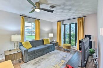 Chic Dallas Home ~ 9 Mi to Downtown