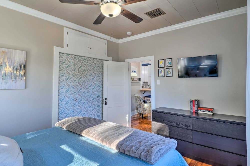 Central Cottage w/ Grill, 1 Mi to Cajun Field