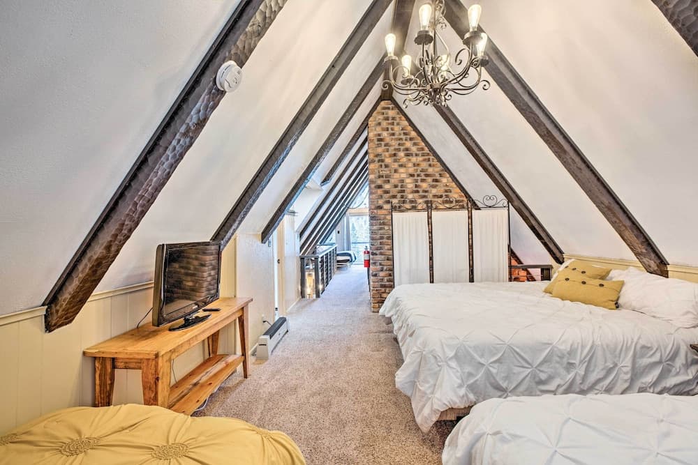 Family-friendly Red River Retreat w/ Deck!