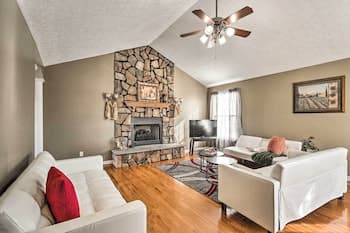 Idyllic Luray Cottage w/ Deck & Mtn Views!