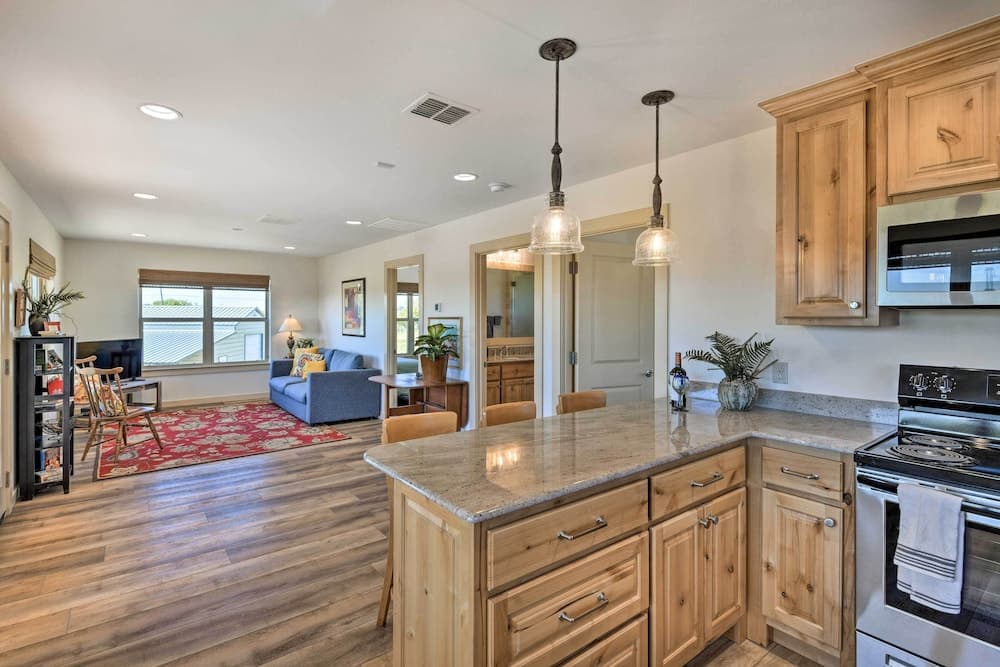 Dog-friendly Apartment ~ 32 Mi to Fort Worth!