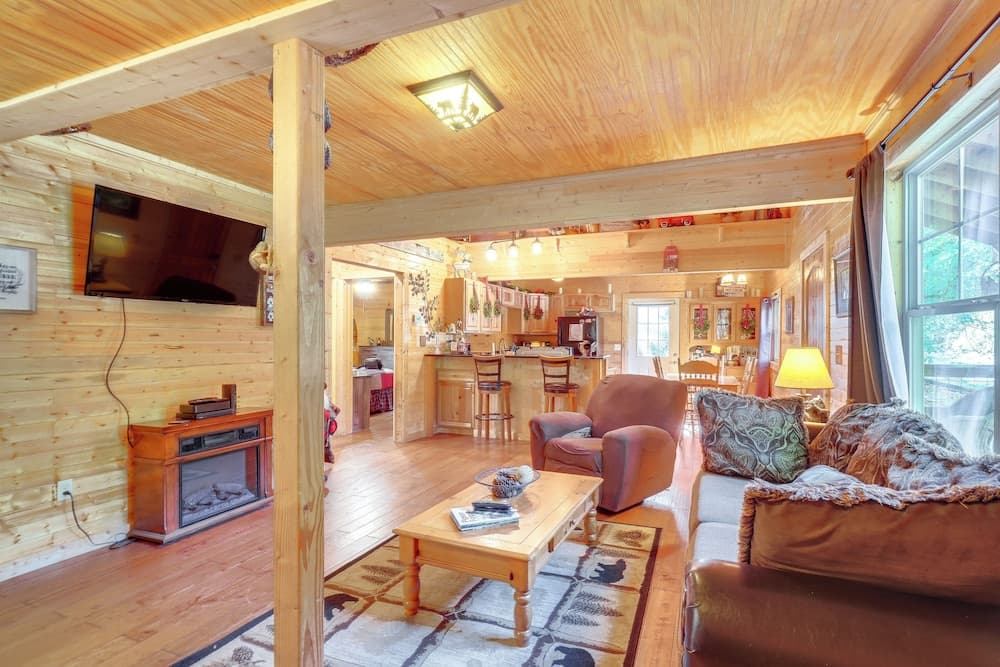 'just Fur Relaxin' Sevierville Cabin w/ Hot Tub!