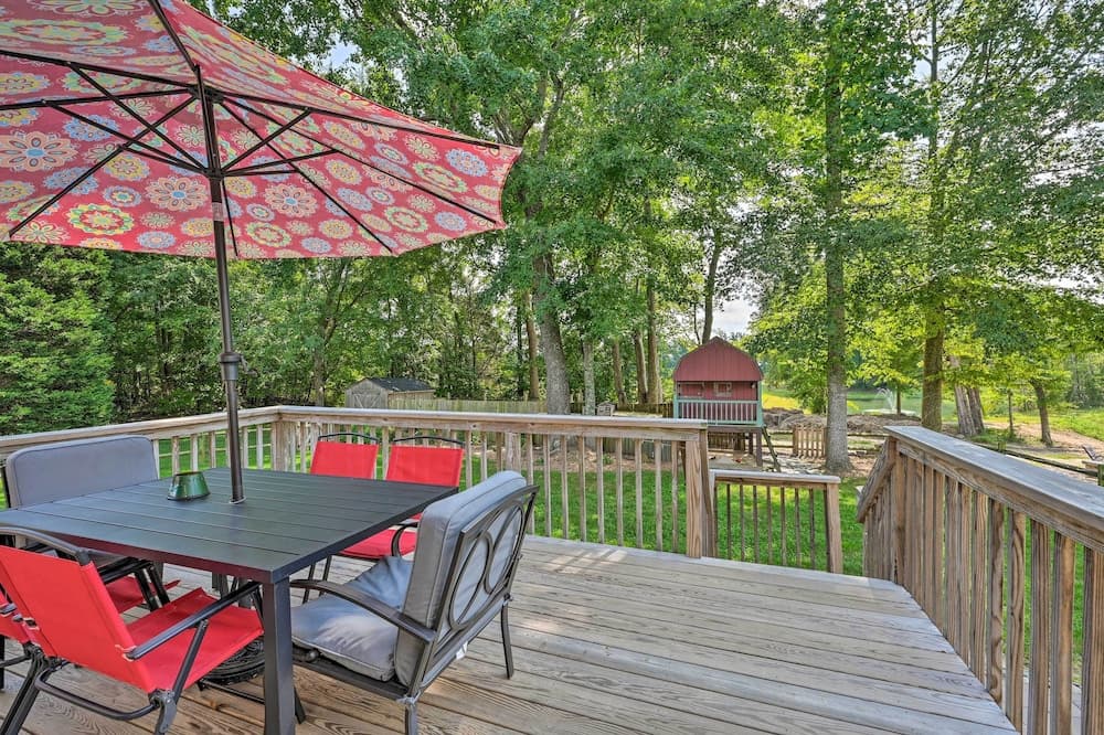 Peaceful Country Retreat w/ Easy Highway Access!