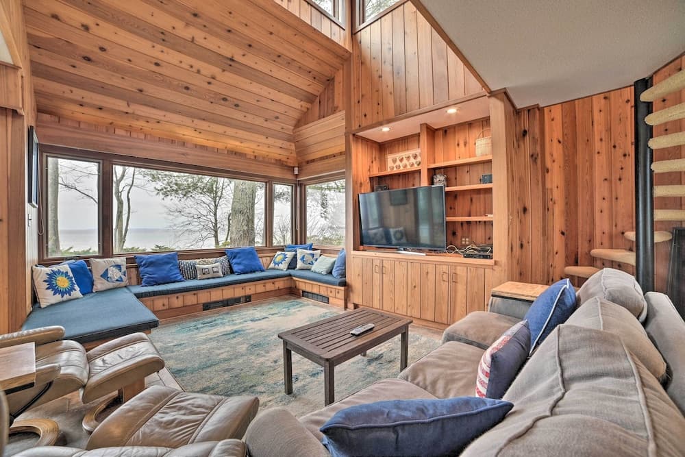 Unwind Fireside, Walk to Water! Lake Michigan Home