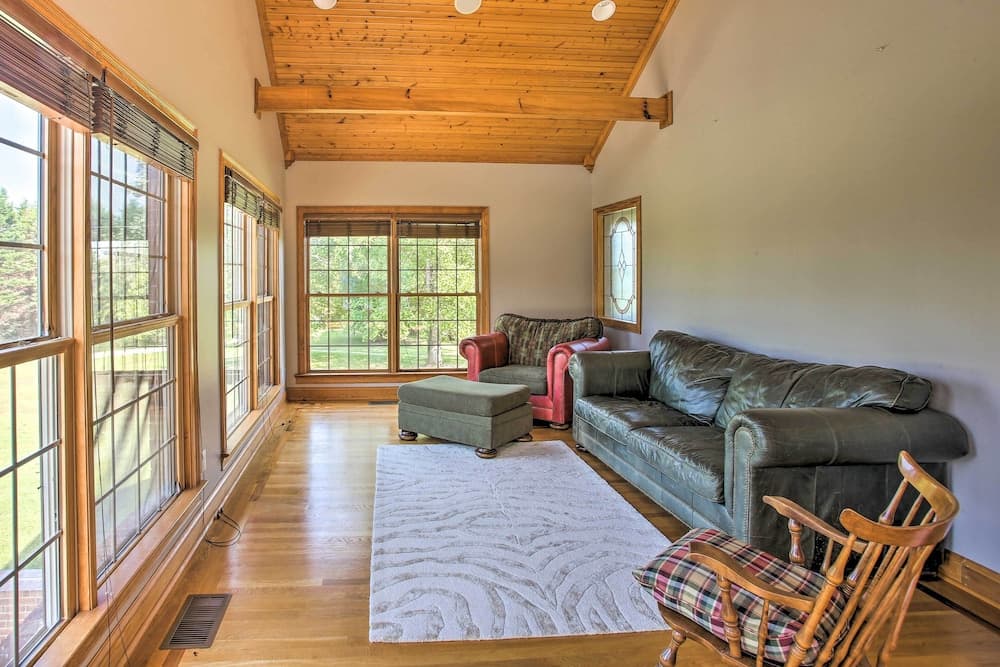 Lebanon Family Getaway w/ Pool, Bikes & Trails!