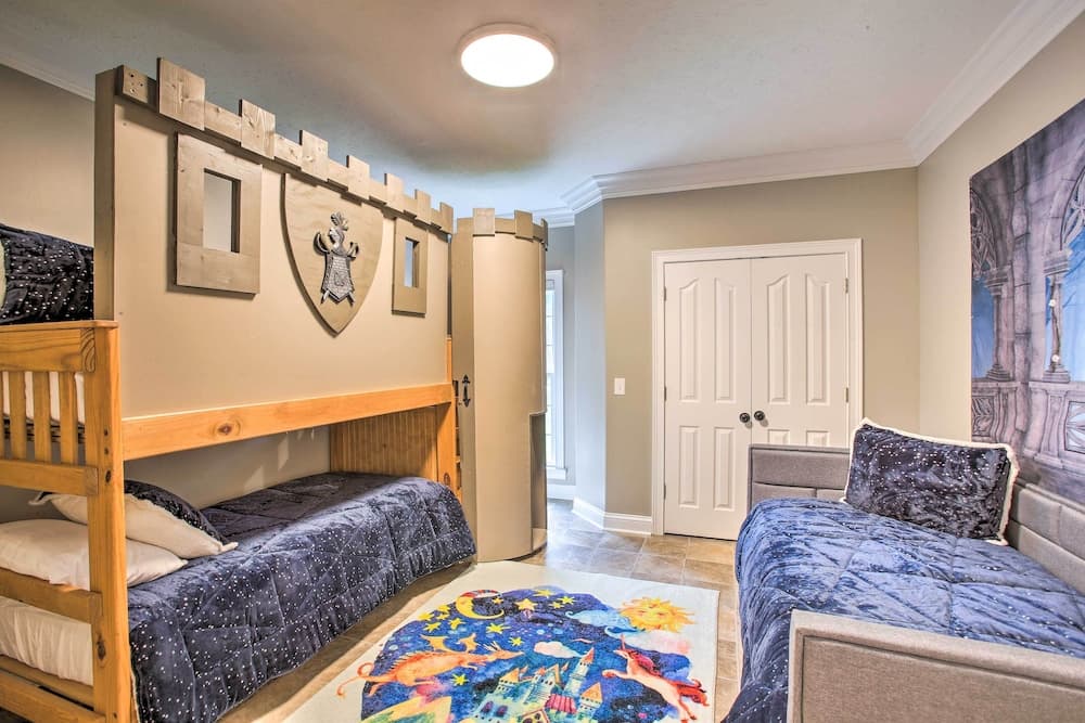 Lebanon Family Getaway w/ Pool, Bikes & Trails!