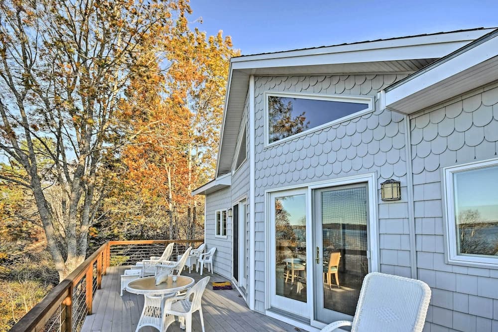 Oceanfront Sullivan Cottage on 6 Acres w/ Kayak!