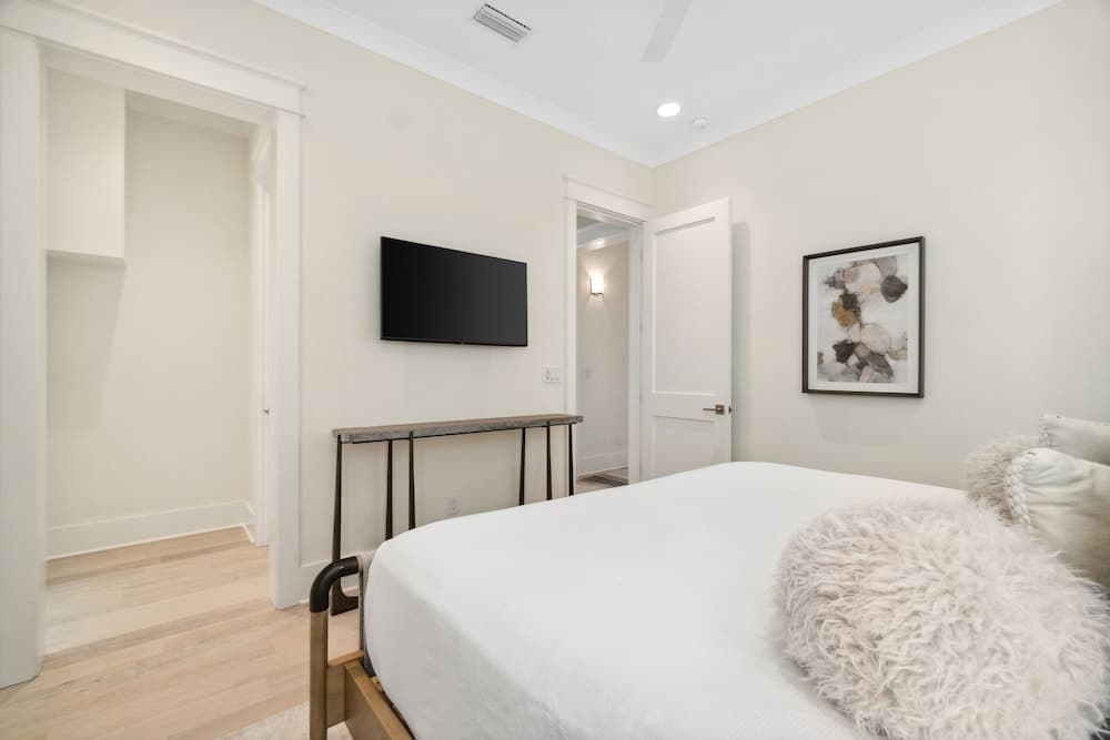 30A Beach House - Harlies House by PHG