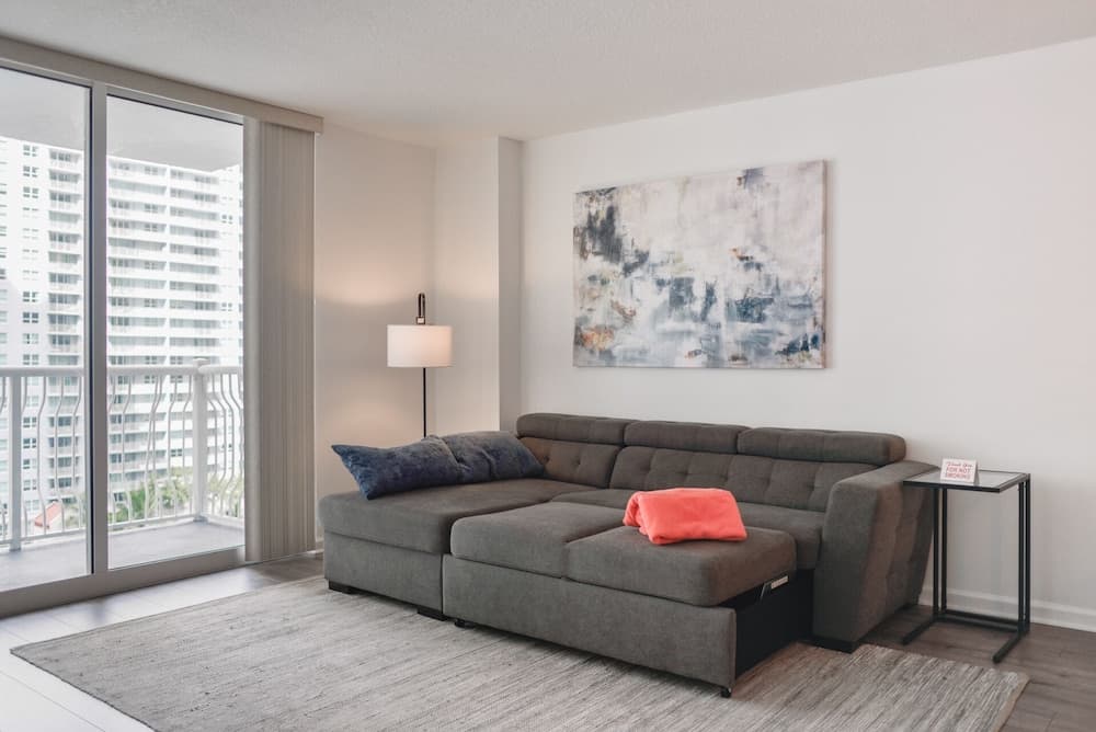 Great Condo at Brickell FreeParking Pool