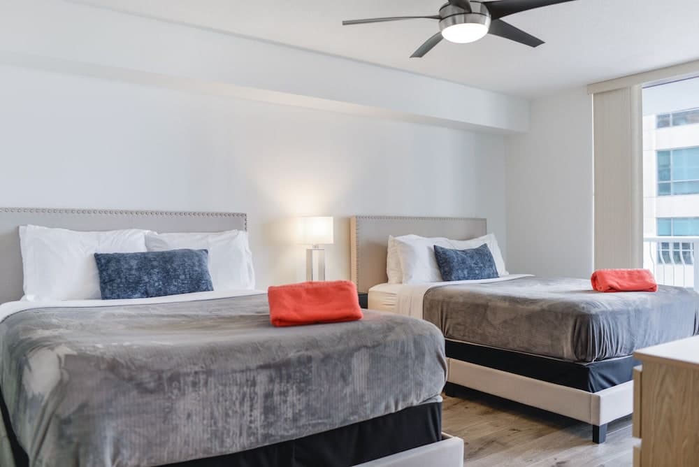 Great Condo at Brickell FreeParking Pool