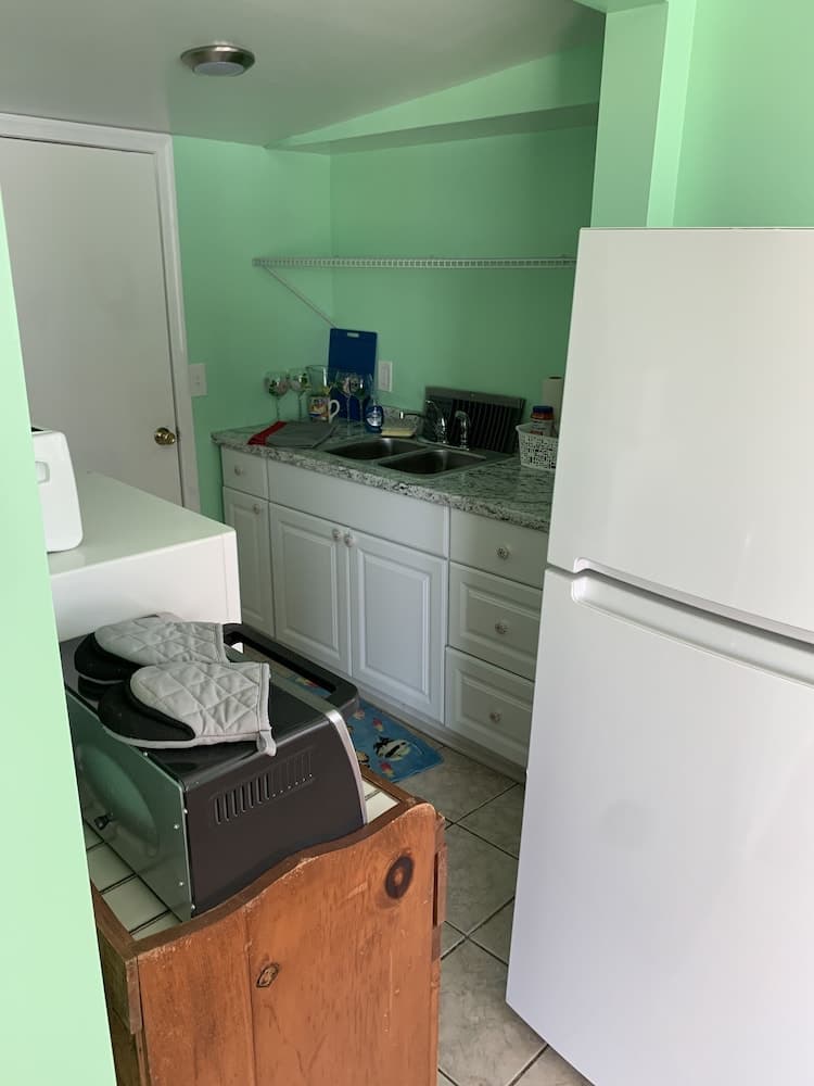 The Boat House - Water Front, Wifi, Pet Friendly 1 Bedroom Home by RedAwning