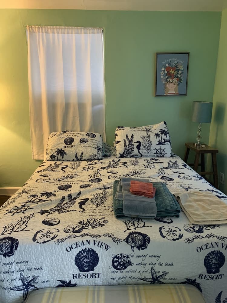 Boat House Apt. #3 - 2 Br, Water Front, Wifi, Pets 2 Bedroom Apts by RedAwning