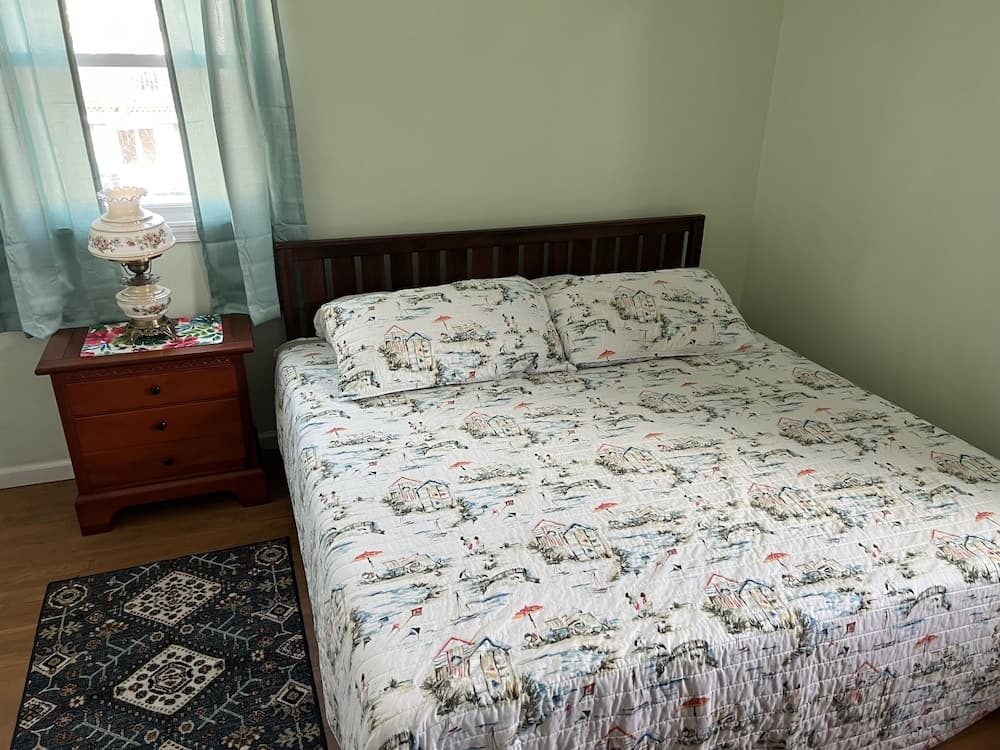 Boat House Apt. #3 - 2 Br, Water Front, Wifi, Pets 2 Bedroom Apts by RedAwning