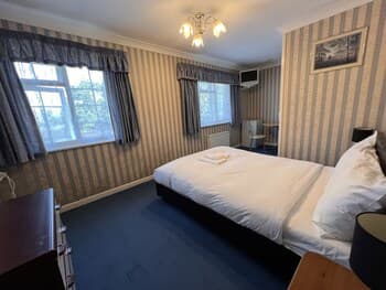All Seasons Gatwick Guest House