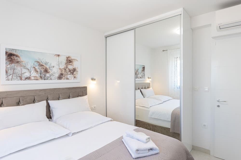 Apartment Summer Breeze Okrug Gornji