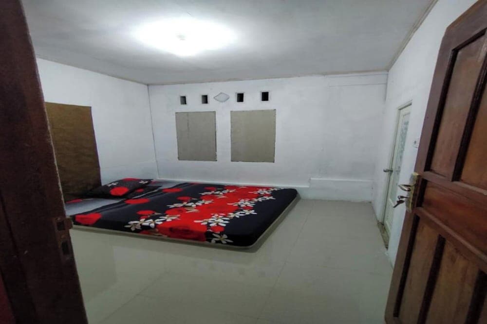 EXPRESS O 91702 Mandeh Homestay Syariah Near Bank Nagari PT Bank Pembangunan Daerah (BPD) Sumbar Cabang Painan