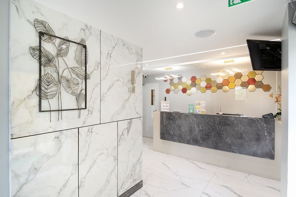 The Riski Hotel at Bangphlat Station