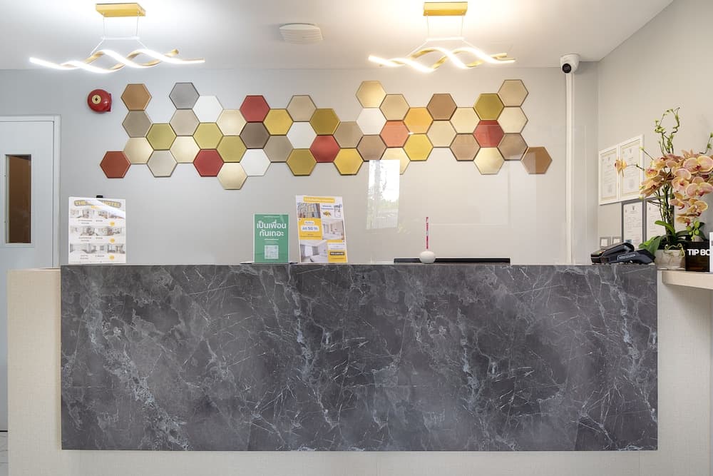 The Riski Hotel at Bangphlat Station