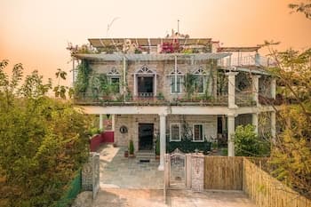 Moonstone, Bhopal, Amã Stays & Trails