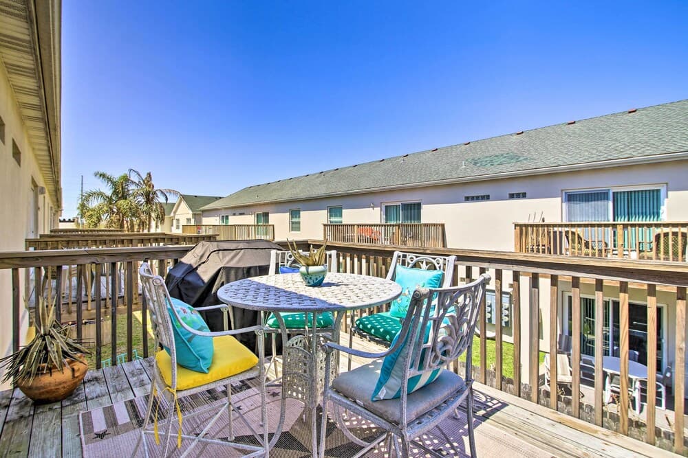 South Padre Island Condo w/ Pool Access & Balcony!