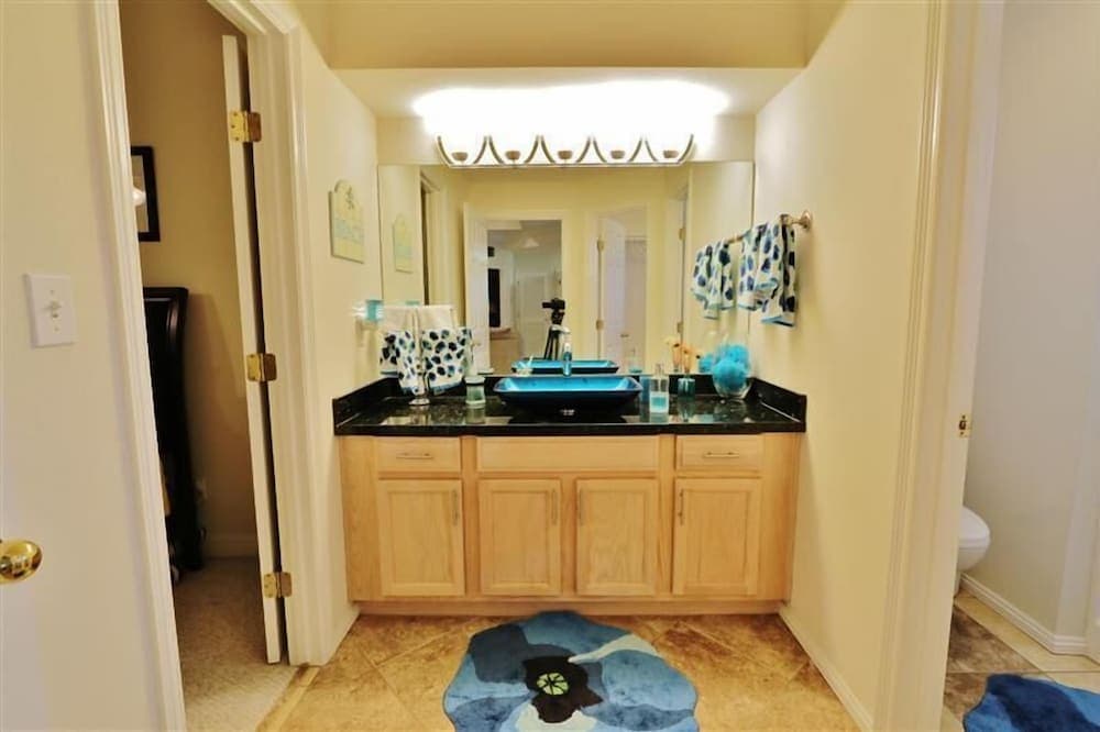 South Padre Island Condo w/ Pool Access & Balcony!