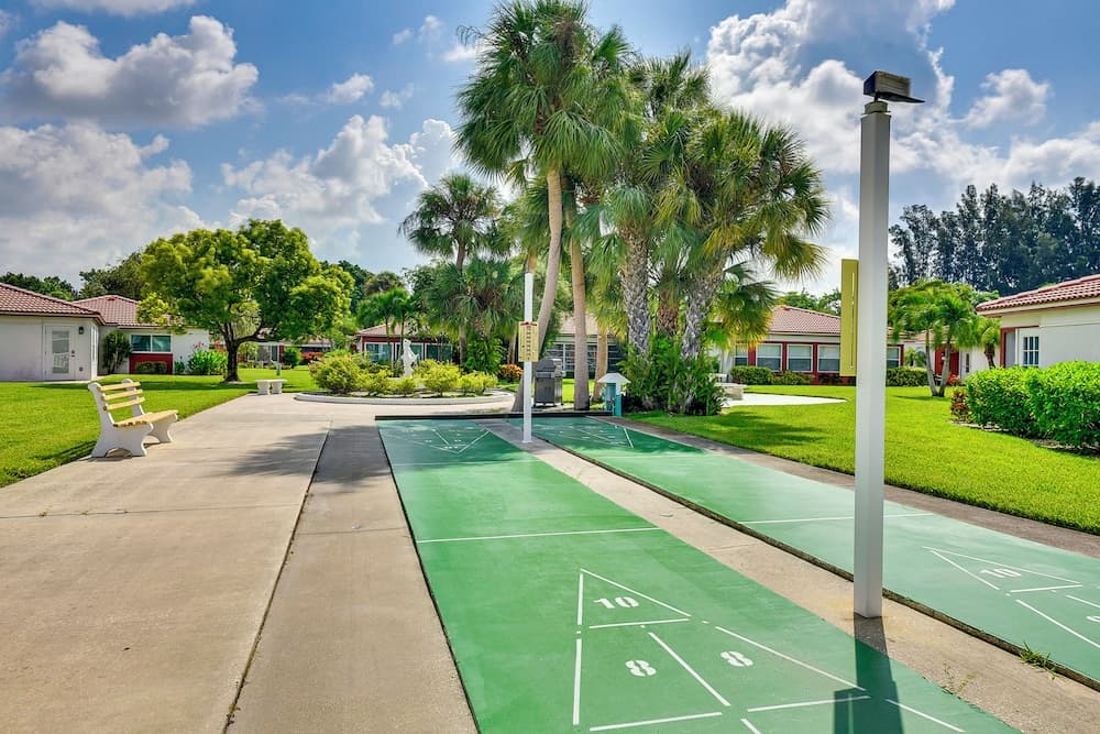 Tropical Sarasota Condo < 1 Mile to Beach!