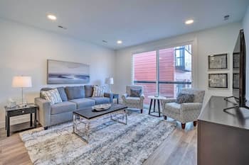 Downtown Traverse City Condo - Walk to Beach!