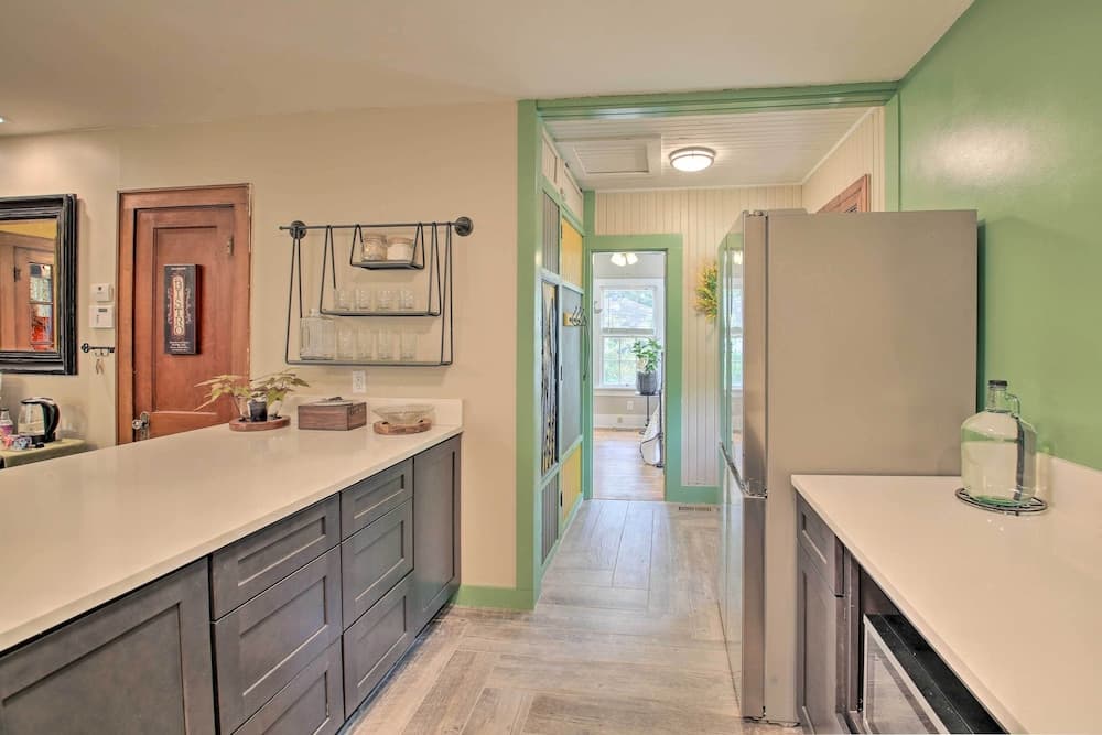 2 Mi to Central Ave: Quaint Hot Springs Home!