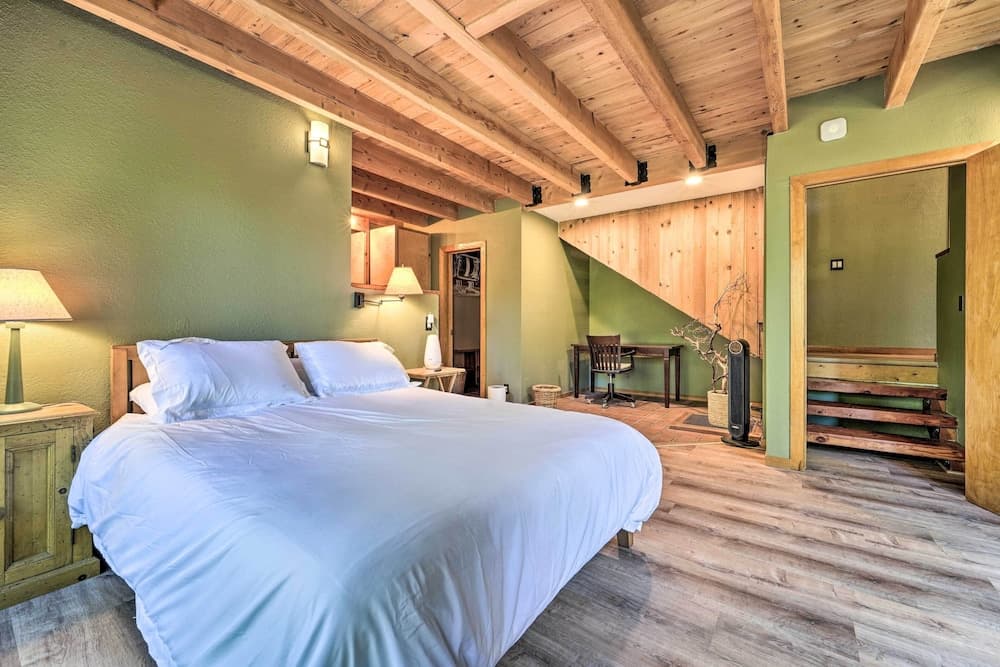 Hot Tub & Ski Shuttle: Northstar Resort House