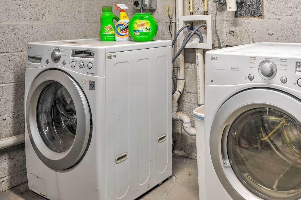 Takoma Park Apt w/ Wood Fire Pit < 8 Mi to DC